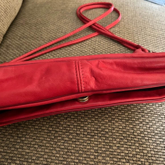 STONE MOUNTAIN All LEATHER Shoulder Bag - Picture 4 of 13